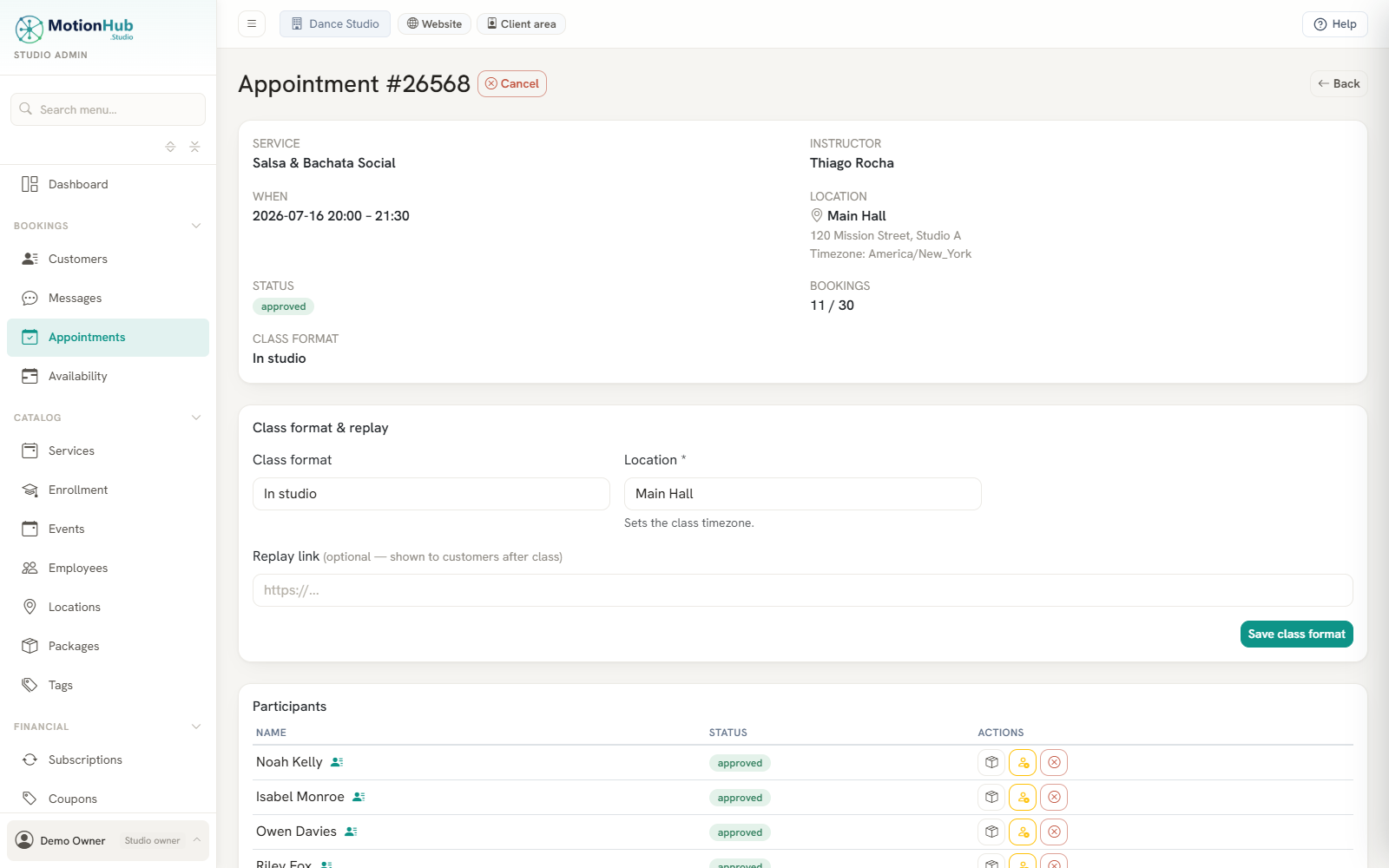 MotionHub class roster with participants, booking status and check-in actions